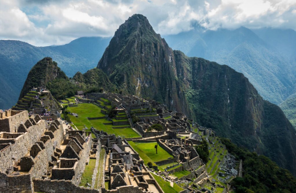 lares_trek_final_attraction