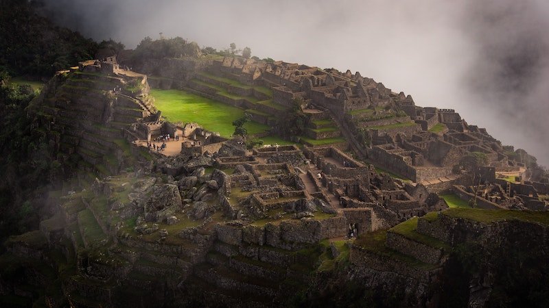 Foggy mornings are not uncommon in Machu Picchu, one of the reasons why this region is called "cloud forest".