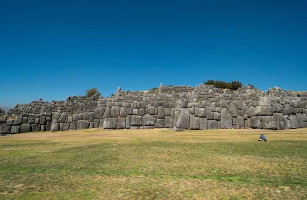 Saqsayhuaman's esplanade.