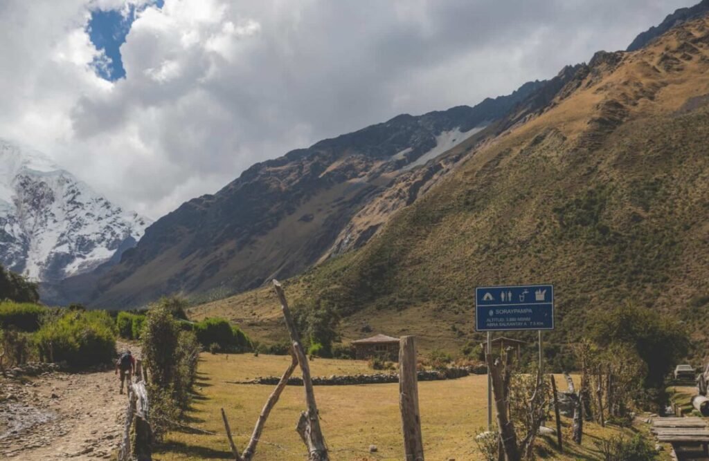 A sign that indicates proximity to Soraypampa's town, one of the checkpoints through the Salkantay route.