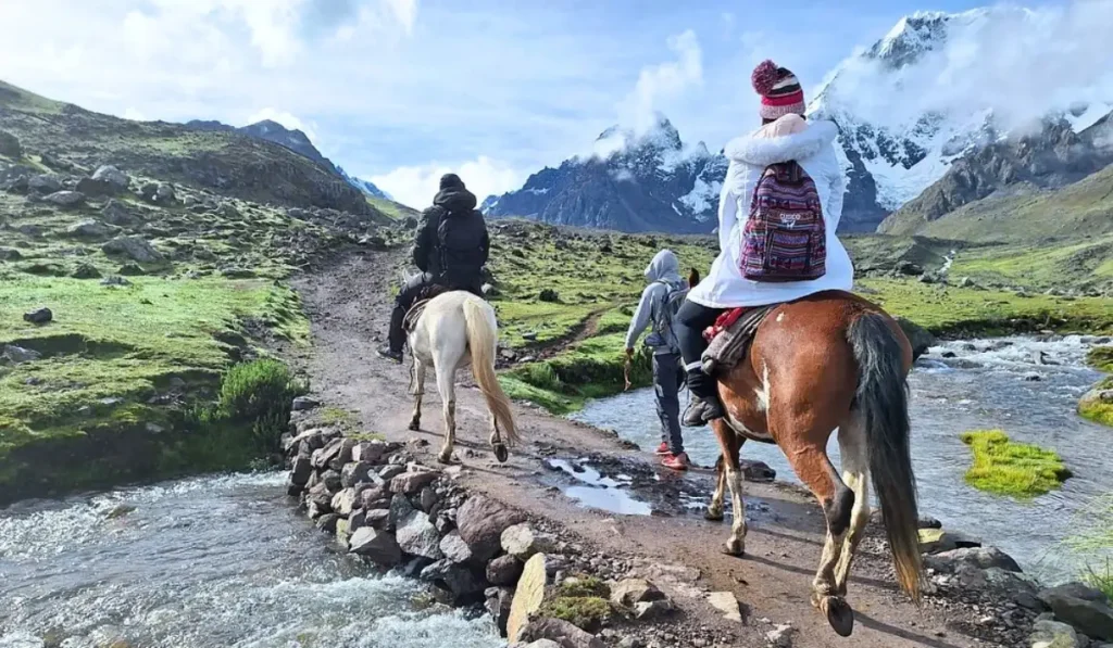Descubre las 7 Lagunas del Ausangate: El Corazón Esmeralda de los Andes