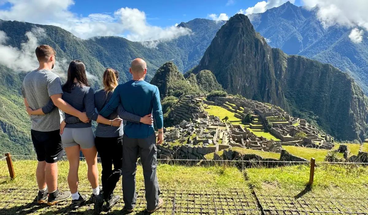 Mates de Coca y hierbas medicinales en Cusco: tus aliados contra el mal de altura